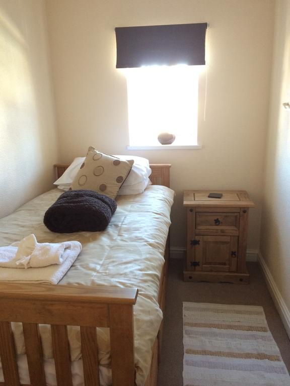 سويندون The Lodge المظهر الخارجي الصورة