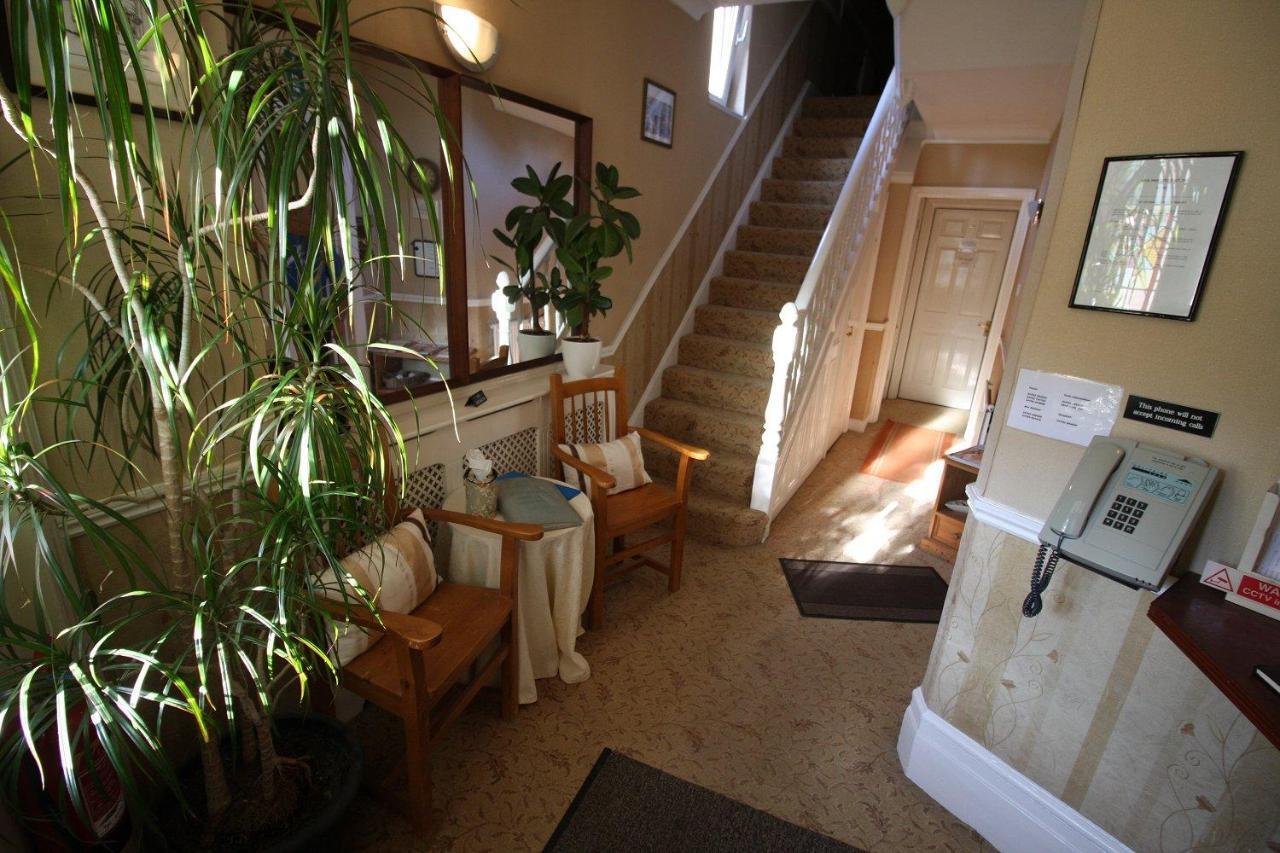 سويندون The Lodge المظهر الخارجي الصورة